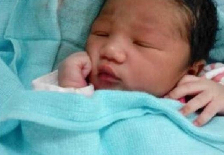 想生混血寶寶她嫁給黑人當老婆　孩子出生後竟崩潰嫌醜...網譏：發現生產沒％％％痛？