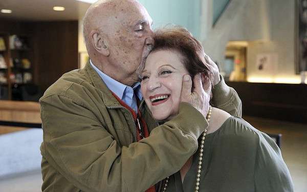 一別76年！　以為兒時玩伴「死在集中營」　老先生老奶奶重逢時爆哭