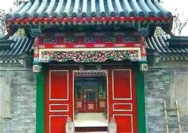 父親打包剩飯被親家一家人嘲笑，結帳時經理的「一句話」嚇壞了親家母臉色蒼白！