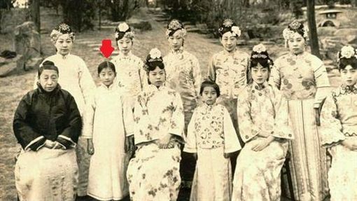 扯！清朝「最美格格」美顏屌打一窩宮中嬪妃！而且竟然還激似老婆「子瑜」？