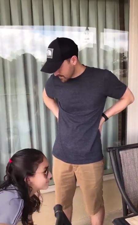 《看著女兒被求婚的老爸》大家都聽到他心碎的聲音...