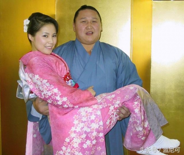奇葩！400公斤相撲之王離世，32歲嬌妻繼承千萬家產卻無人敢娶！她坦言：「每天晚上都在害怕被弄死」