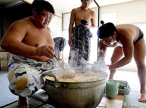 奇葩！400公斤相撲之王離世，32歲嬌妻繼承千萬家產卻無人敢娶！她坦言：「每天晚上都在害怕被弄死」