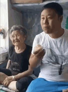 美女，你這自拍照片，信息量有點大啊！看得我都不知道怎麼幫你圓場！好好愛惜身體吧！