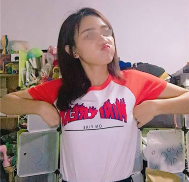 美女，你這自拍照片，信息量有點大啊！看得我都不知道怎麼幫你圓場！好好愛惜身體吧！