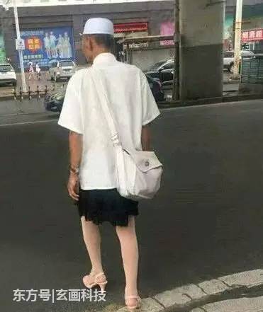 美女，你這自拍照片，信息量有點大啊！看得我都不知道怎麼幫你圓場！好好愛惜身體吧！