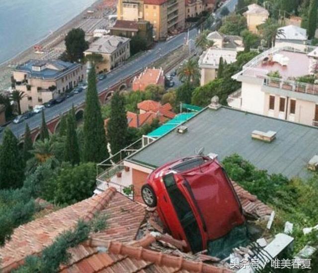 男子停車去買水，回來後看到車上的場景，報案後警察都傻了！