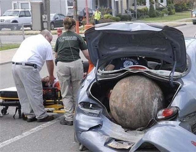 男子停車去買水，回來後看到車上的場景，報案後警察都傻了！