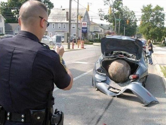 男子停車去買水，回來後看到車上的場景，報案後警察都傻了！