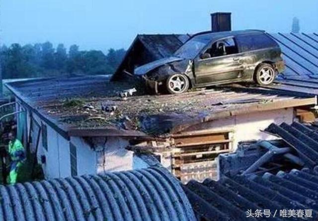 男子停車去買水，回來後看到車上的場景，報案後警察都傻了！