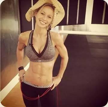 「腰部贅肉」總是被褲子擠出來？快來試試看這3招，腰間肉不凸，人更靈活！ - COCOHK