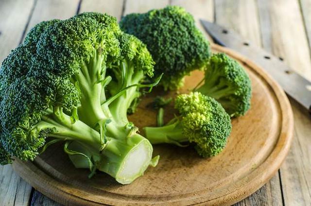 血脂一直降不下來怎麼辦？別擔心，每天多吃這3種清血管的食物