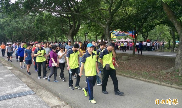 義勇消防人員登山健行 鄭文燦：消防局編制明年破1500人