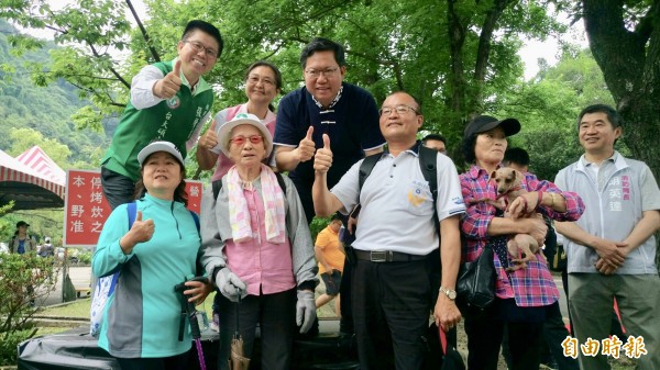 義勇消防人員登山健行 鄭文燦：消防局編制明年破1500人