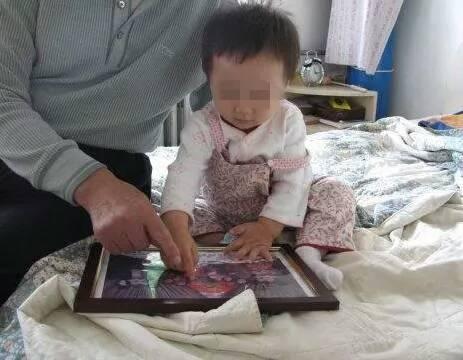 母親在3個月大的嬰兒枕頭下放這東西，半年後孩子被診斷患上腦癱