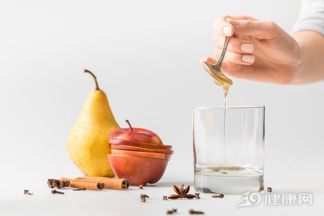 蜂蜜早上喝，還是晚上喝？都不對！這才是最佳時間