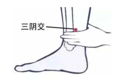 失眠很煩惱？醫生：每天吃這種水果、常按這三處穴位，一覺到天亮