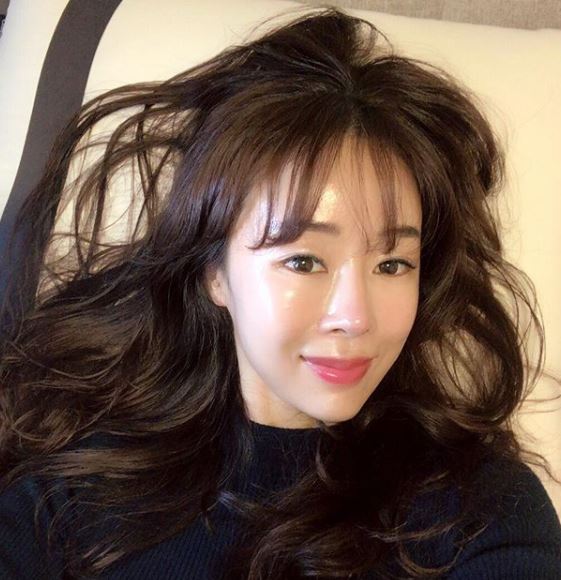 正妹靠「超不科學鉛筆長腿」爆紅全國，本尊起底是「43歲辣媽正面曝光」網暴動：不可能