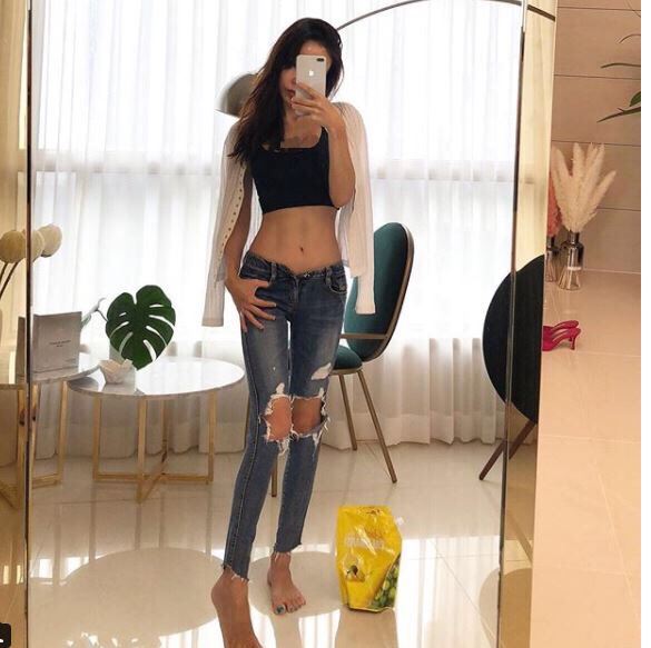 正妹靠「超不科學鉛筆長腿」爆紅全國，本尊起底是「43歲辣媽正面曝光」網暴動：不可能