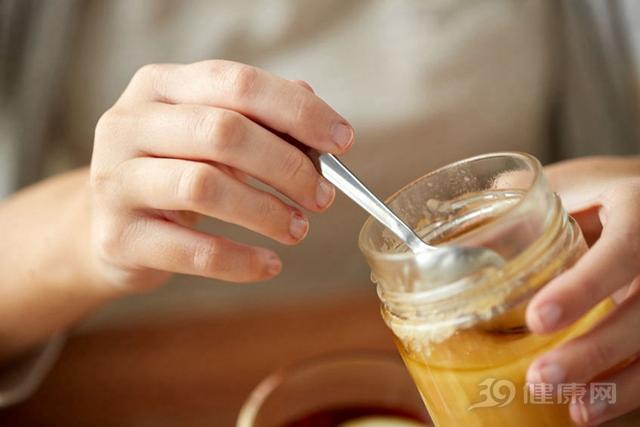 中醫提醒：沖蜂蜜忌用一種水！很多人都白吃了
