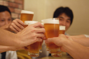 經常喝啤酒的人請注意！這幾種情況下喝等於毒藥 - 微享網
