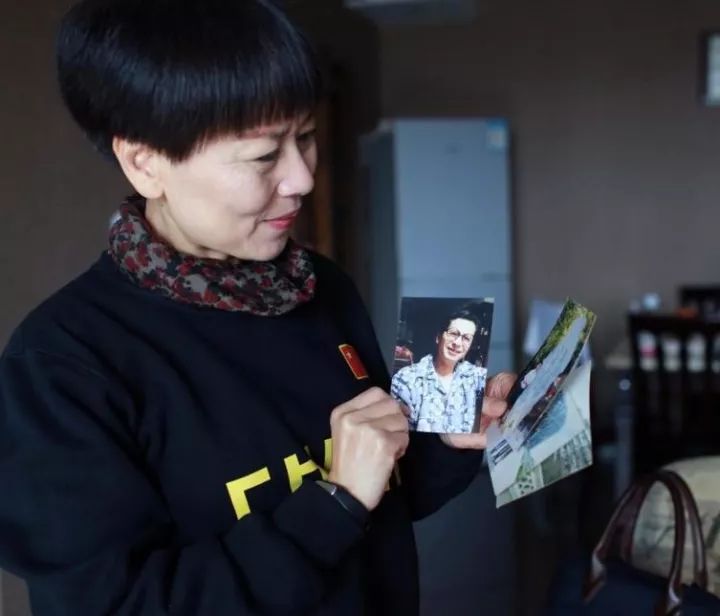 52歲大媽練出馬甲線卻遭狂噴，評論讓人唏噓不已……