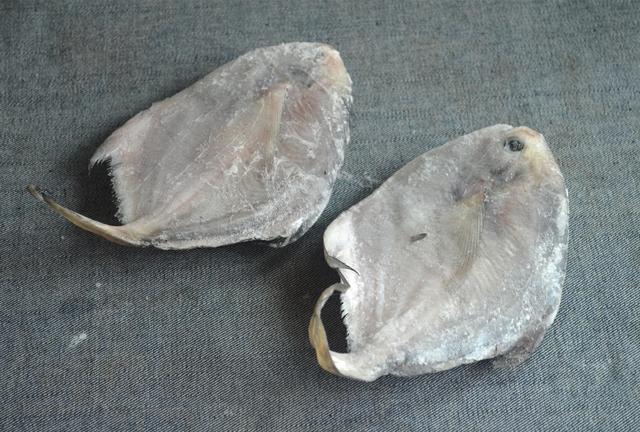 解凍魚時水裡加點「這個」，凍魚解凍速度能快好幾倍，省時省力還殺菌！ 