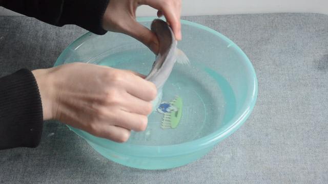 解凍魚時水裡加點「這個」，凍魚解凍速度能快好幾倍，省時省力還殺菌！ 