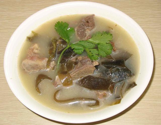 愛喝湯的請收藏，（精選）12種骨頭湯的做法和配方，健康養顏！