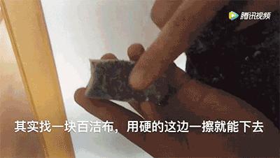 生活百科 : 洗衣服時不小心把衛生紙洗了，教你一招輕鬆去除紙屑 