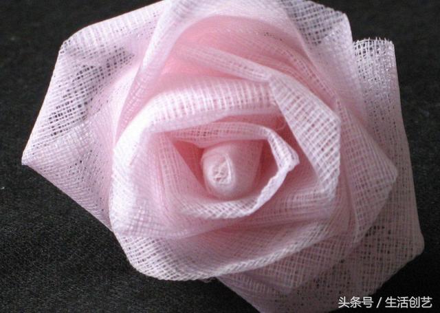 生活創藝: 農村大姐用葉子快速編出一束手工玫瑰花, 你未必見過!