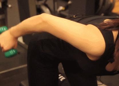 粗壯手臂影響形象，究竟如何有效瘦手臂？