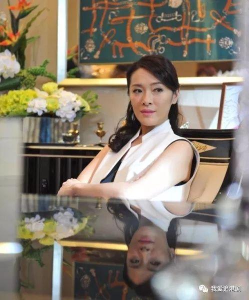 曾是TVB花旦，跑去上海當公關！如今曝離巢原因！