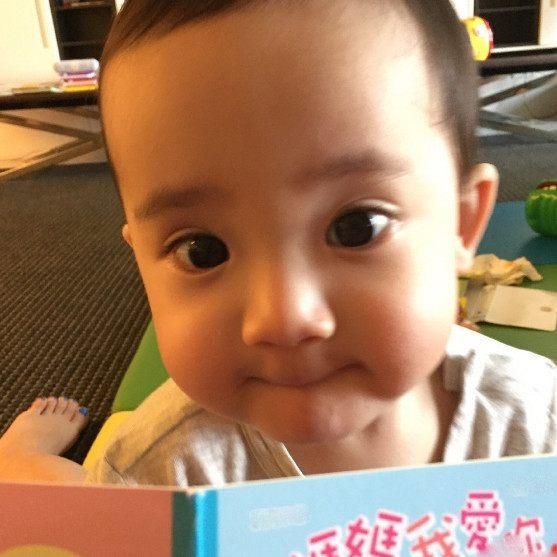 星寶貝第一帥梁靜茹4歲兒子長得超混血！隔代遺傳高挺鼻+大眼睛激帥！