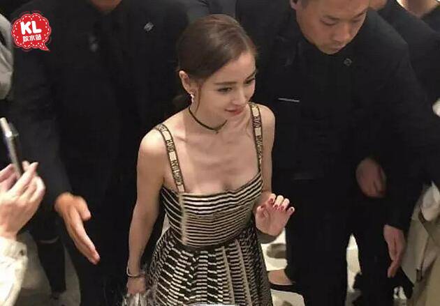 ANGELABABY這組照片，讓人看得都尷尬，網友：拍的人好噁心