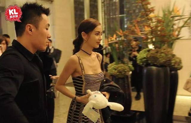 ANGELABABY這組照片，讓人看得都尷尬，網友：拍的人好噁心