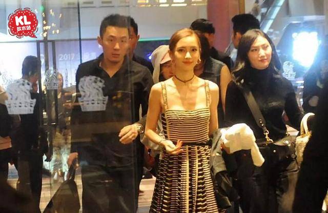 ANGELABABY這組照片，讓人看得都尷尬，網友：拍的人好噁心