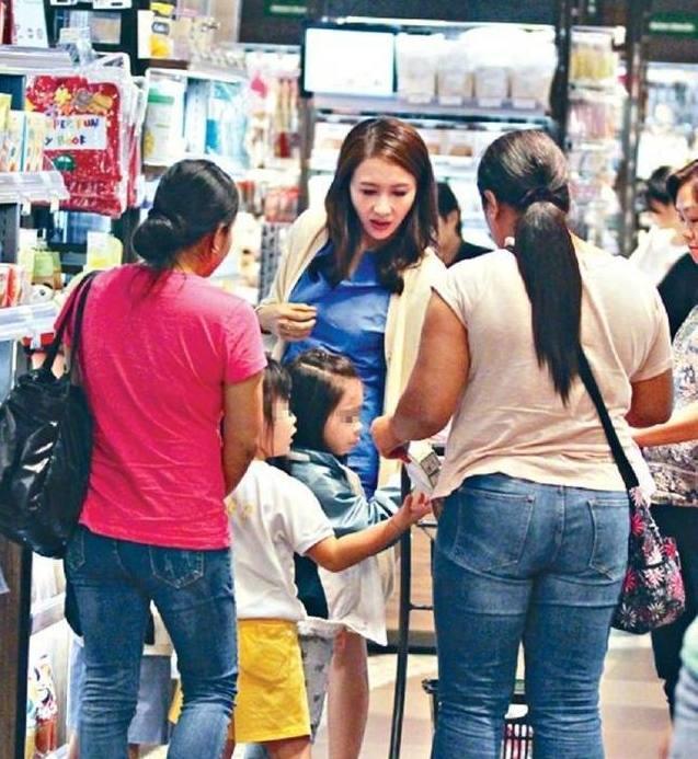 邱淑貞拼四胎，老公卻被曝攬辣妹、泡夜店，能生兒子獎勵1億