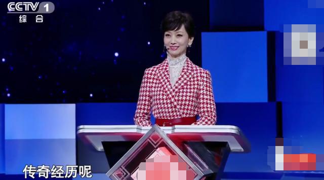 63歲趙雅芝上央視，注意台下72歲黃錦燊的眼神，網友神評論亮了！
