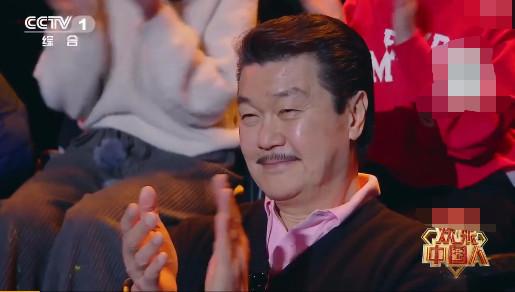 63歲趙雅芝上央視，注意台下72歲黃錦燊的眼神，網友神評論亮了！