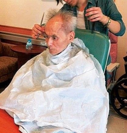 遭妻兒奪產、經紀人騙錢！劉家輝中風半身不遂