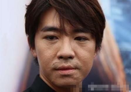 「他」為了救Selina不但跟女友分手還毀了自己的演藝之路，六年後終於「復出的模樣」卻讓粉絲都哭了！