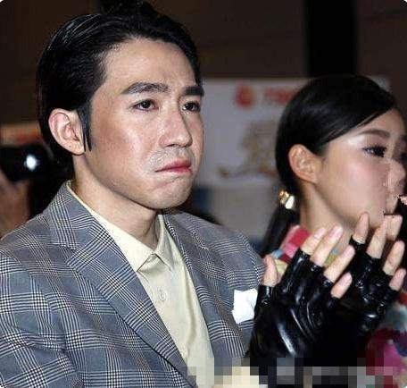 「他」為了救Selina不但跟女友分手還毀了自己的演藝之路，六年後終於「復出的模樣」卻讓粉絲都哭了！
