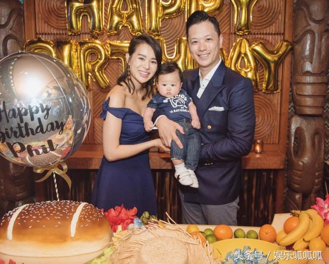 胡杏兒全家近照，夫妻恩愛常過二人世界，廚藝精湛兒子養的可愛