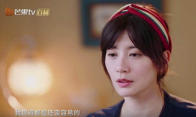 賈靜雯「獨自顧兩娃」48小時，場面失控！看到修杰楷回來，哭倒在他懷裡，網民：「嫁給愛情」好幸福！