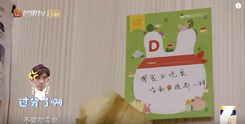 賈靜雯「獨自顧兩娃」48小時，場面失控！看到修杰楷回來，哭倒在他懷裡，網民：「嫁給愛情」好幸福！
