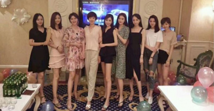 超難測試！照片中9正妹只有「1人是不泡夜店正經人」你能猜出嗎？答案竟…