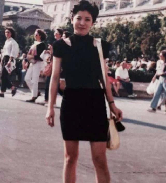 向華強有錢有勢長得也不差，為何會對又胖又凶的向太死心塌地30年，原來事出有因！