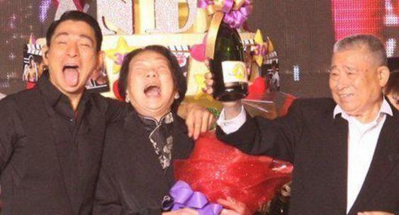 劉德華全家福照曝光，看了照片光然大悟，原來劉德華讓人如此敬佩 