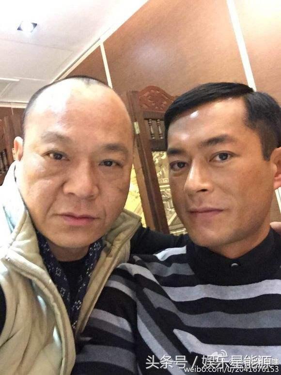   65歲吳志雄全家照！當年帶100多個黑幫小弟齊拍戲，沒想到如今女兒居然長得這麼美！網友：女兒不出道就浪費了！
